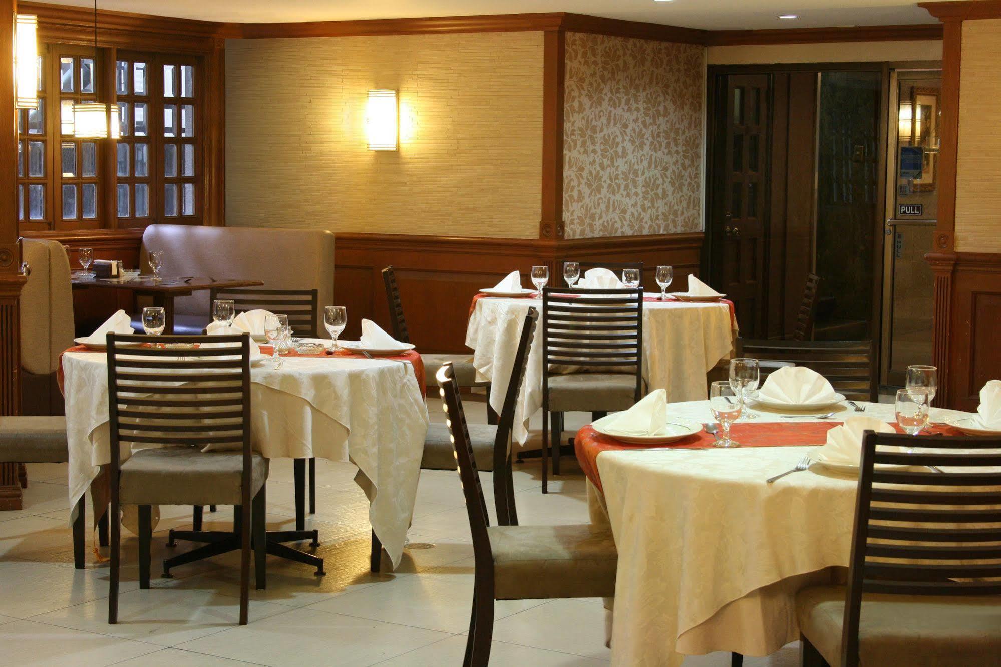 Rothman Hotel Manilla Buitenkant foto